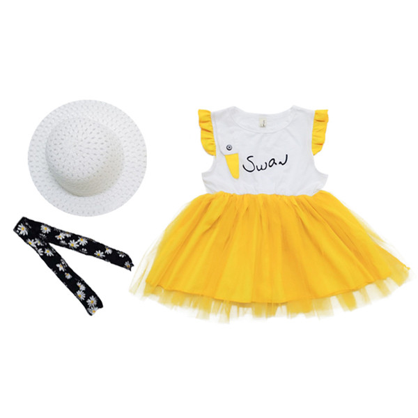 Modern gyerekruha-modell tüllel és fürtökkel