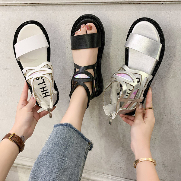 Elegantne ženske sandale s ravnim potplatom i križnim remenom