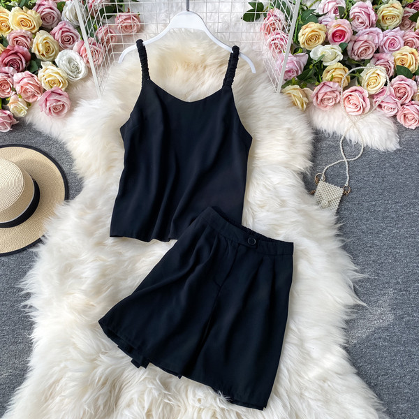 Női alkalmi szett, vékony pánttal és rövidnadrággal