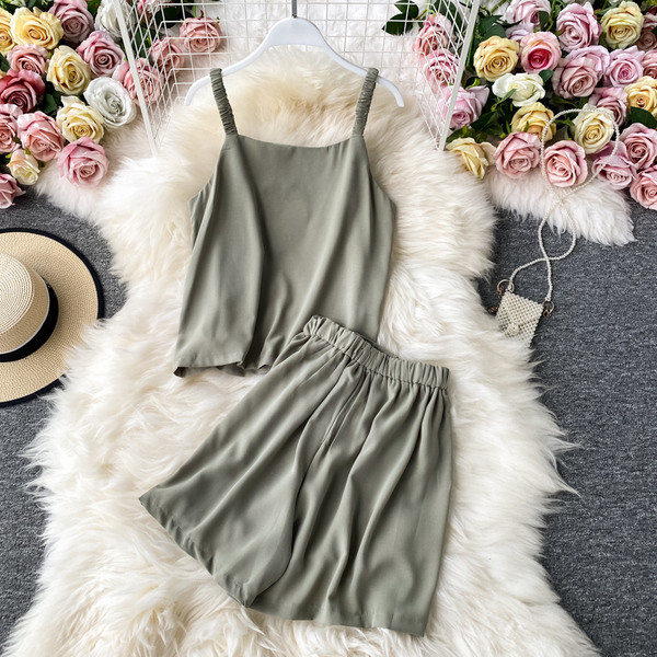 Női alkalmi szett, vékony pánttal és rövidnadrággal