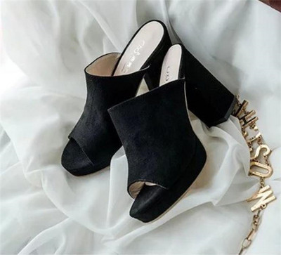 Női öko velúr papucs sarokkal és platformmal