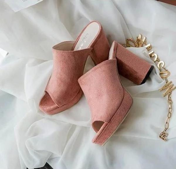 Női öko velúr papucs sarokkal és platformmal