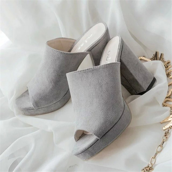 Női öko velúr papucs sarokkal és platformmal