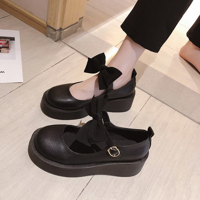 Lakirane ženske cipele s trakom