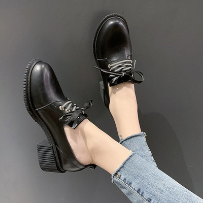 Γυναικεία έκο δερμάτινα παπούτσια με χοντρά τακούνια