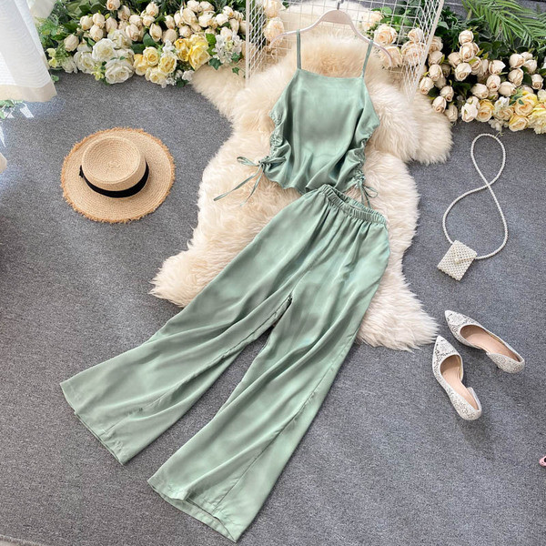 Női alkalmi szett nyakkendős felsővel és széles nadrággal