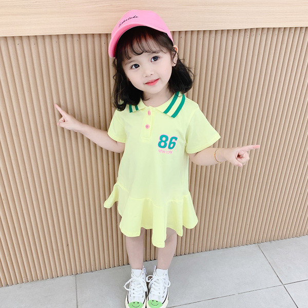 Sportiska ikdienas bērnu kleita ar apkakli un īsām piedurknēm