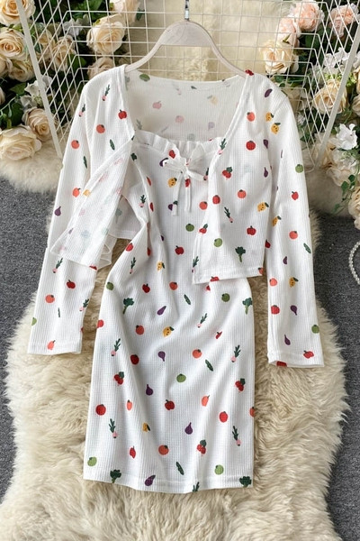 Modern női szett kardigánnal és ruhával