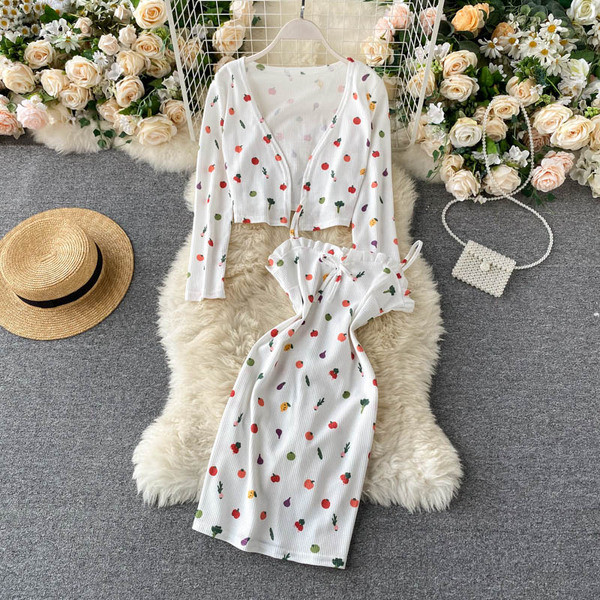 Modern női szett kardigánnal és ruhával