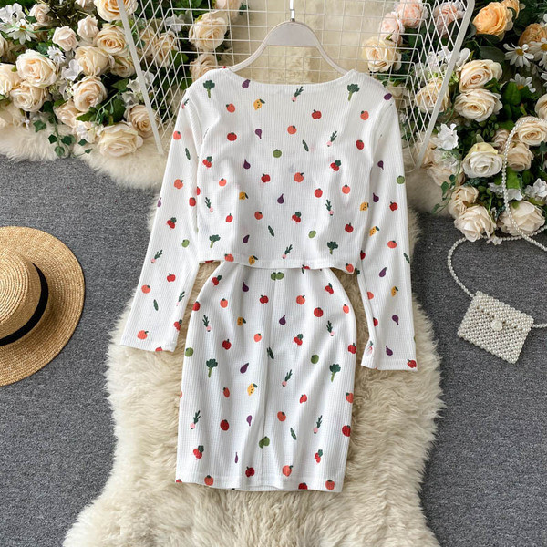 Modern női szett kardigánnal és ruhával