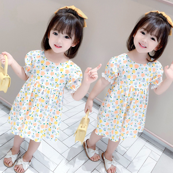 Elegantna dječja haljina s okruglim izrezom i kratkim rukavima