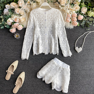 Két részből álló női csipkekészlet - hosszú ujjú ing és rövidnadrág