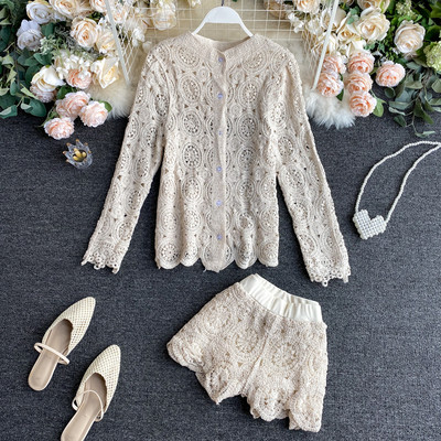 Két részből álló női csipkekészlet - hosszú ujjú ing és rövidnadrág