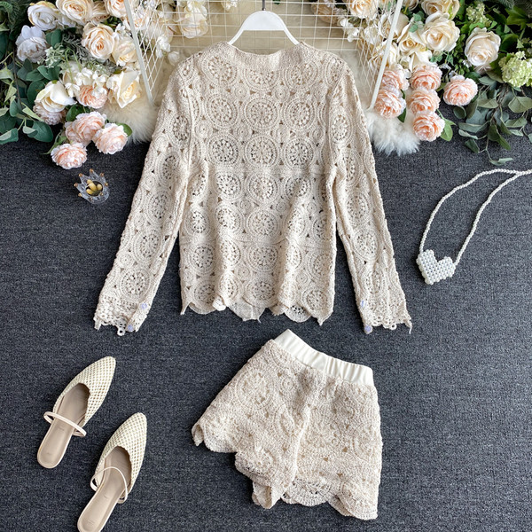 Két részből álló női csipkekészlet - hosszú ujjú ing és rövidnadrág