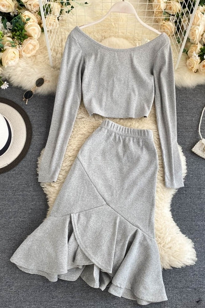 Svakodnevni ženski komplet iz dva dijela - bluza dugih rukava i izrezana suknja