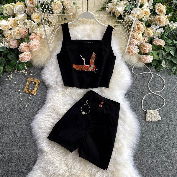 Kasdienis moteriškas dviejų dalių komplektas su siuvinėjimu