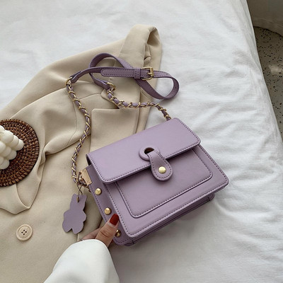 Modern női táska lyukakkal és hosszú füllel