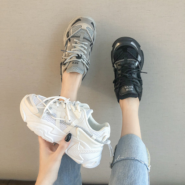 Női sportcipő magas talppal