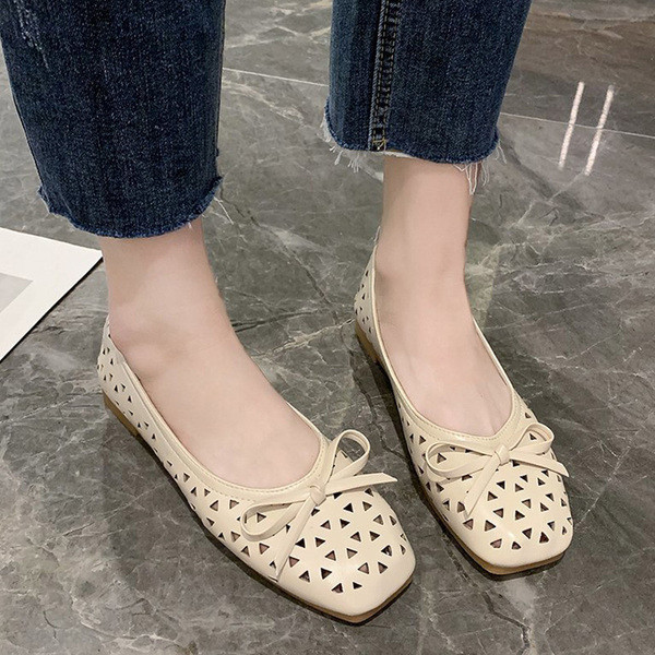 Alkalmi női cipő lapos talppal és szalaggal