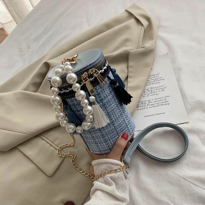 Női kis táska gyöngyökkel és bojtokkal