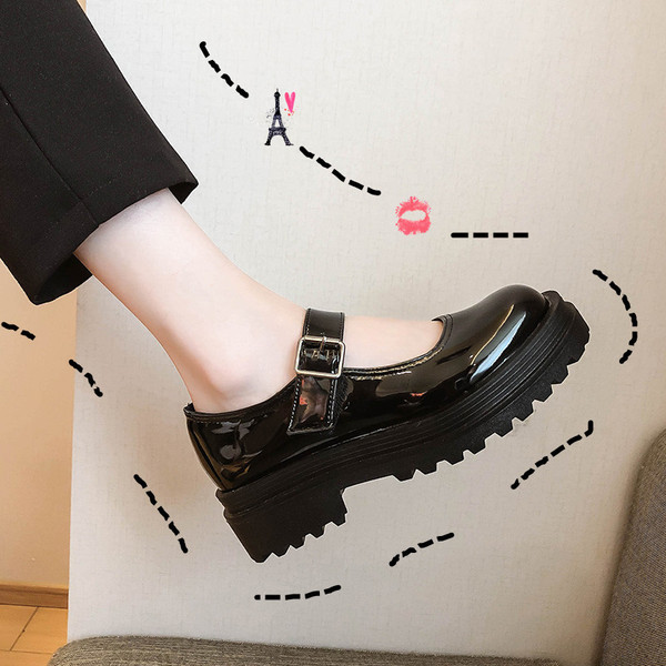 Γυαλιστερά γυναικεία παπούτσια  με ψηλή πλατφόρμα