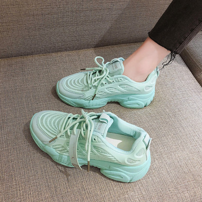 Modern női színes tornacipő magas talppal