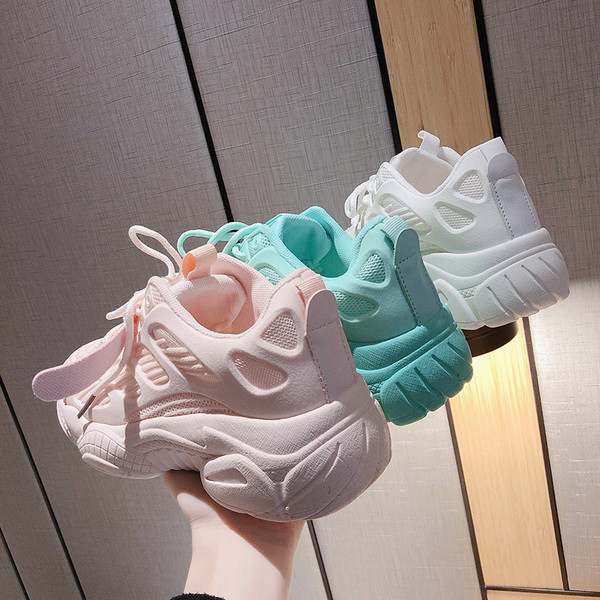 Modern női színes tornacipő magas talppal