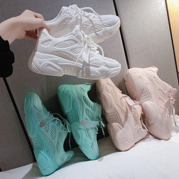 Modern női színes tornacipő magas talppal