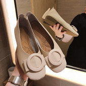 Női bőrcipő lapos talppal és csattal