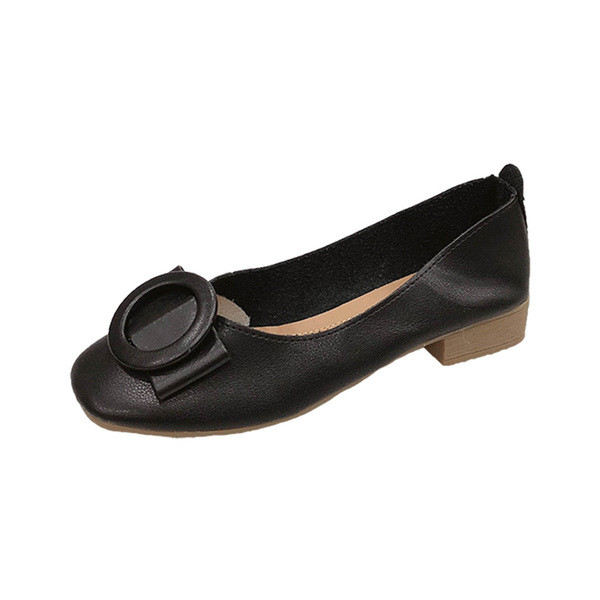 Női bőrcipő lapos talppal és csattal