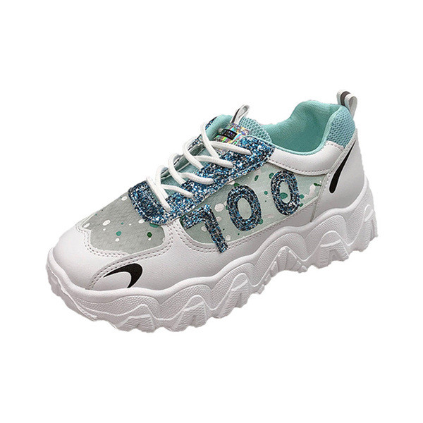 Női tornacipők új modellje hálóval