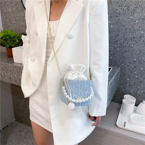 Női négyzet alakú gyöngy táska