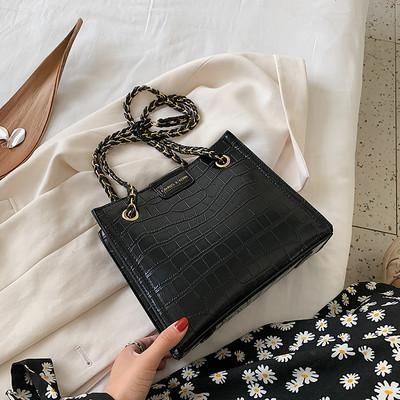 Aktuális női táska eko bőrből a vállra