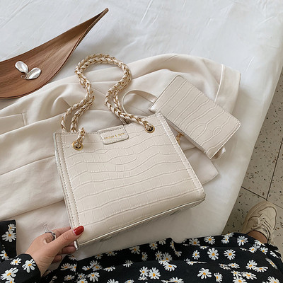 Aktuális női táska eko bőrből a vállra