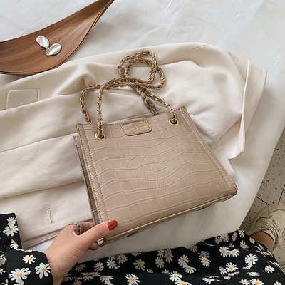 Aktuális női táska eko bőrből a vállra