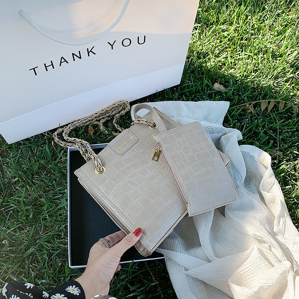 Aktuális női táska eko bőrből a vállra