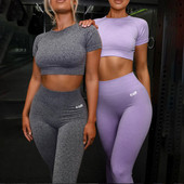 Sporta komplekts jogai un fitnesam - T-krekls un legingi