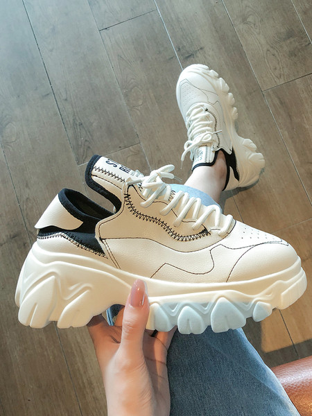 Öko bőrből készült női tornacipő durva talppal, fehér színben