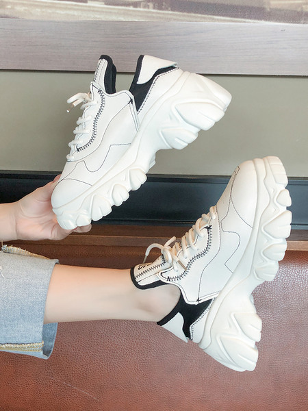 Öko bőrből készült női tornacipő durva talppal, fehér színben