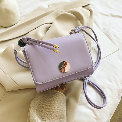 Női kis négyzet alakú táska hosszú füllel