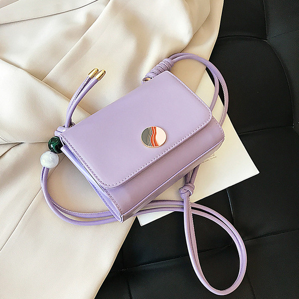 Női kis négyzet alakú táska hosszú füllel