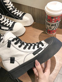 Alkalmi női tornacipő a boka felett fűzővel