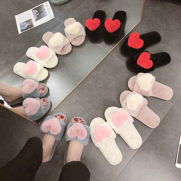 Modern női papucs lapos talppal és pehelyelemmel