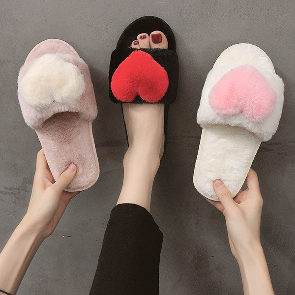 Modern női papucs lapos talppal és pehelyelemmel