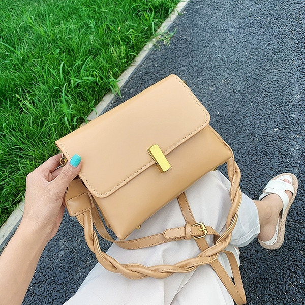 Szögletes női táska öko bőrből