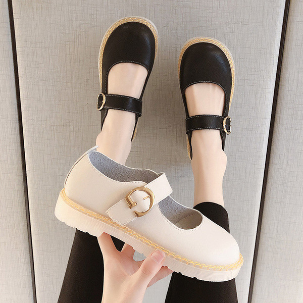 Lapos talpú női bőrcipő