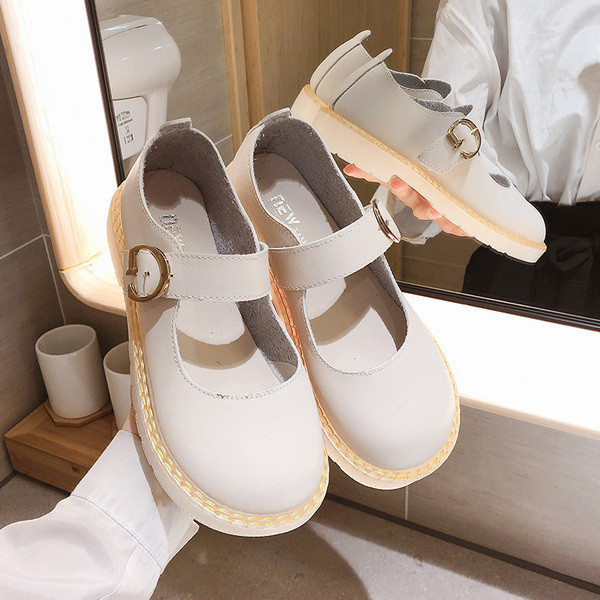 Lapos talpú női bőrcipő