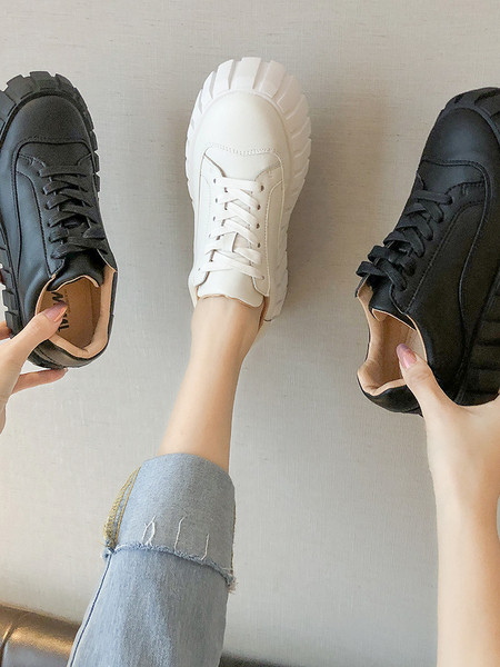 Eko bőrből készült, sima női tornacipő modell magas talppal