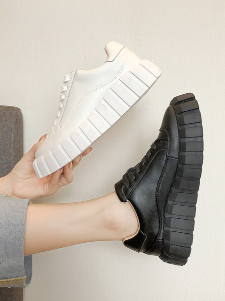 Eko bőrből készült, sima női tornacipő modell magas talppal