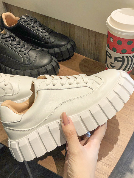 Eko bőrből készült, sima női tornacipő modell magas talppal